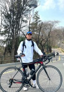 Choi-Jun-Ho-ปั่นจักรยาน