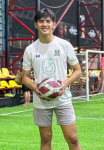 เเอล-วิทยา-เตะบอล