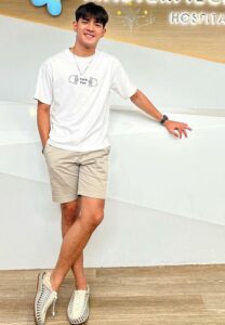 เเอล-วิทยา-เสื้อขาว