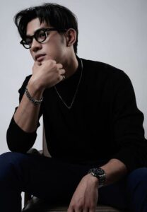 เเอล-วิทยา-เสื้อดำแขนยาว