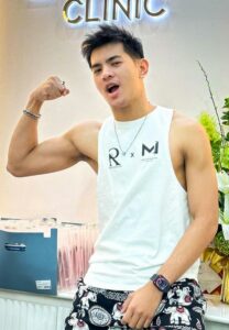 เเอล-วิทยา-แขนล่ำ