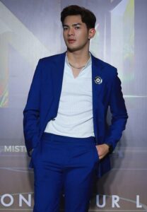 เเอล-วิทยา-ใส่สูท