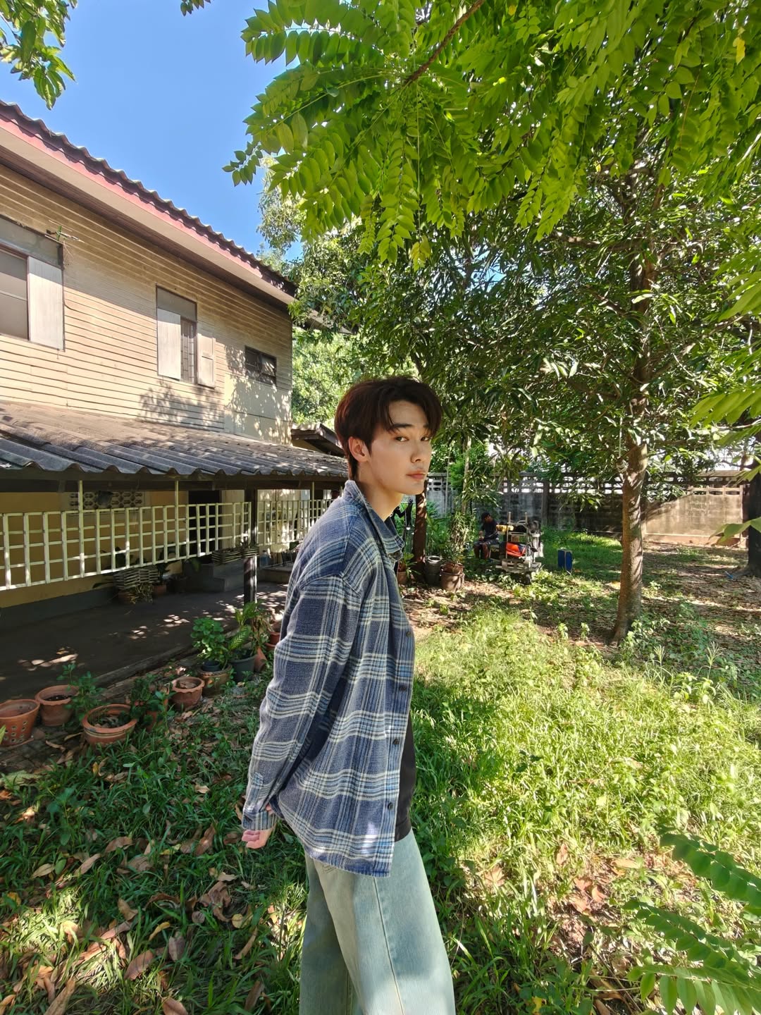 ภาพเดี่ยวโทนสบายจาก Instagram @dew_jsu
