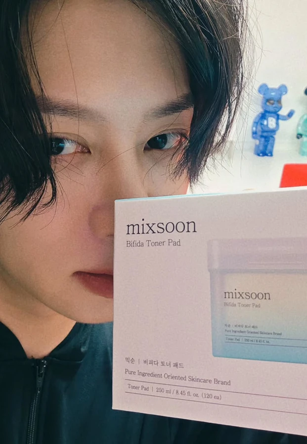 ฮีชอล ในภาพถ่ายจาก Instagram ทางการ