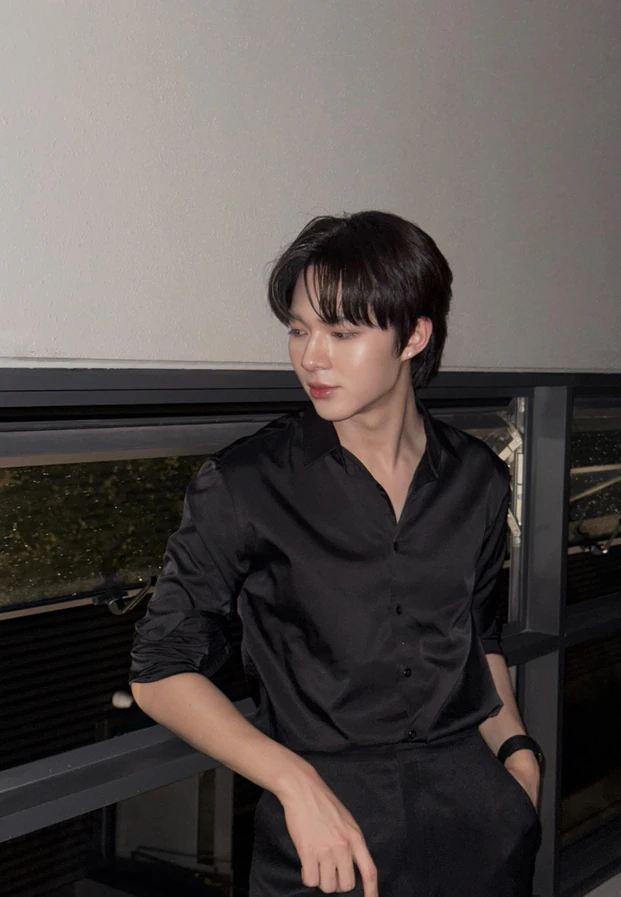 นุนิว ชวรินทร์ ในภาพถ่ายจาก Instagram ทางการ