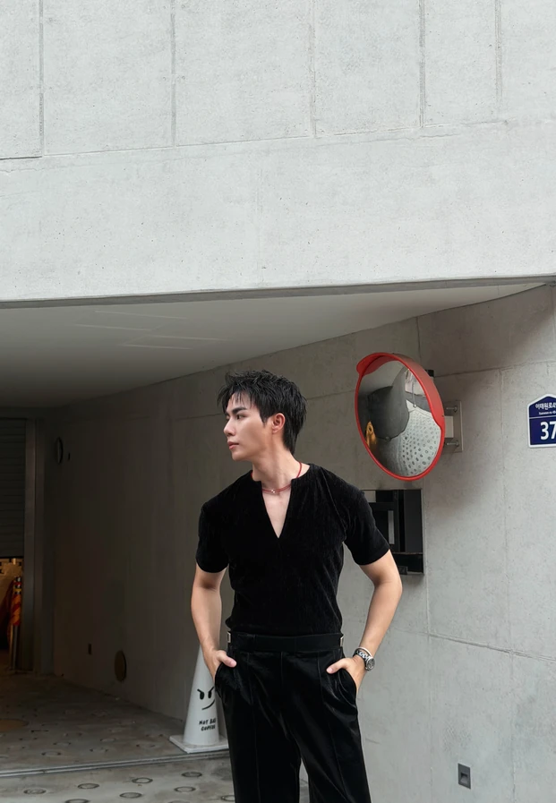 ซี พฤกษ์ ในภาพถ่ายจาก Instagram ทางการ