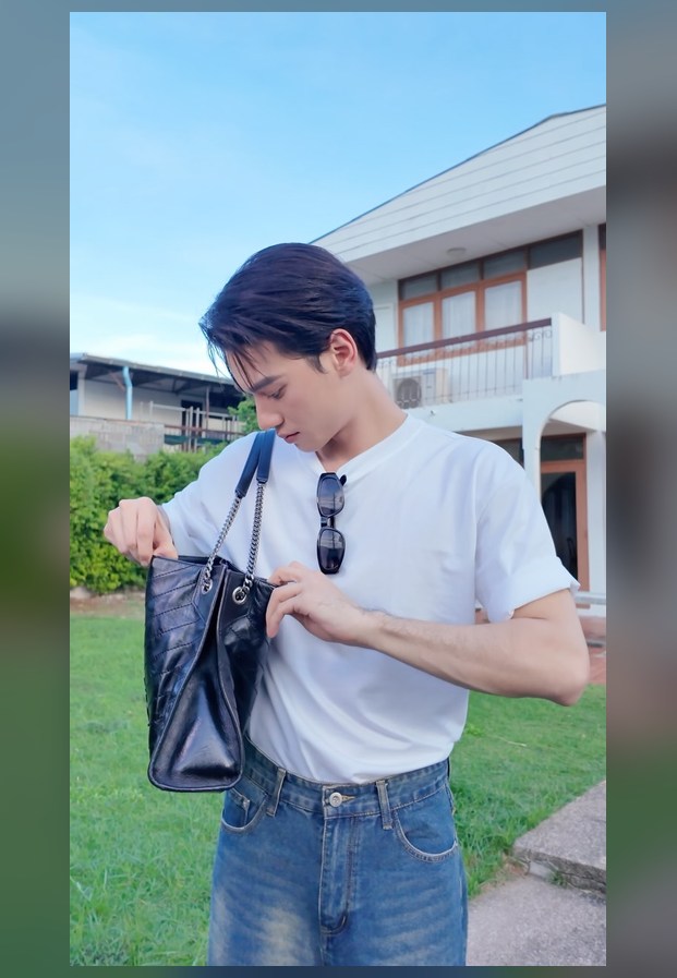 เก่ง หฤษฎ์ สวมเสื้อแจ็กเก็ตถ่ายภาพเดี่ยว