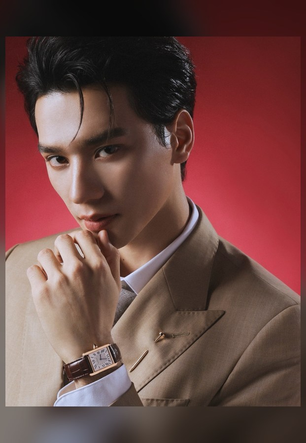 เก่ง หฤษฎ์ ในลุคเรียบเท่กลางแจ้ง
